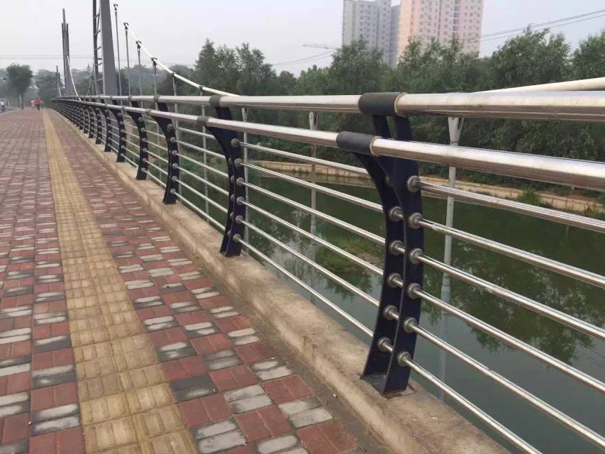 不銹鋼復(fù)合管護(hù)欄，不銹鋼復(fù)合管欄桿
